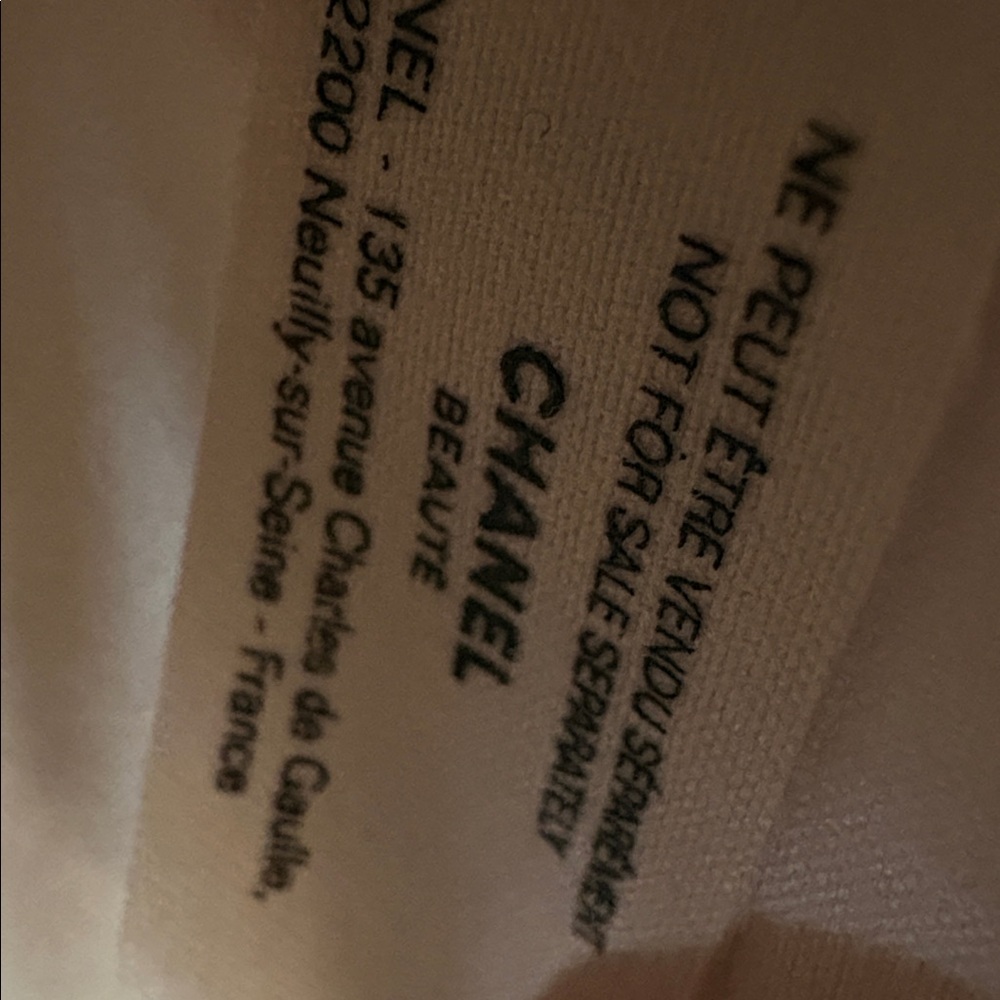 Chanel Beaute Snowflake Cosmetic Bag - Picture 6 of 7